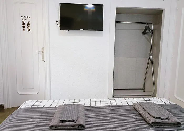 Gloria Host House